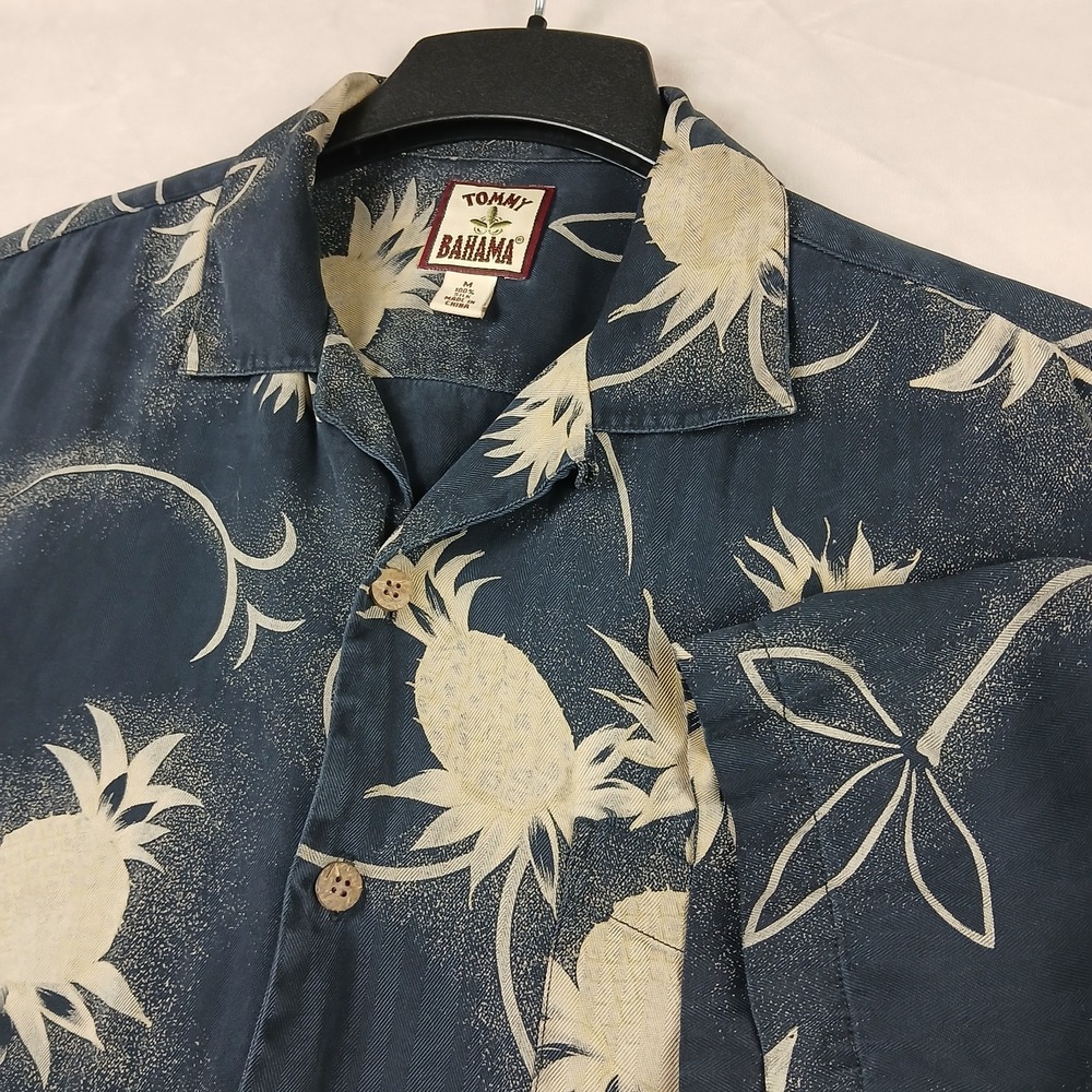 Tommy Bahama Medium Mens Shirt Hawaiian Camp Silk 23x29 Pineapple Black